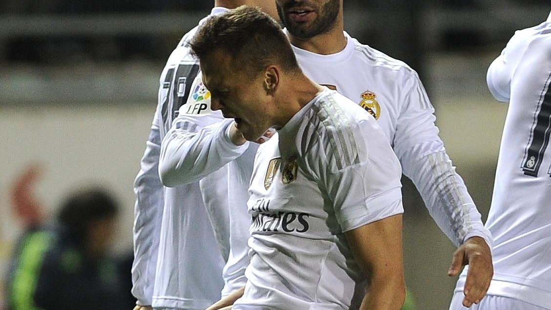 Real Madrid's Russian midfielder Denis Cheryshev (L) celebrates after scoring during the Spanish Copa del Rey (King's Cup) football match Cadiz CF vs Real Madrid at the Ramon de Carranza in Cadiz on December 2, 2015. AFP PHOTO / CRISTINA QUICLER / AFP / C