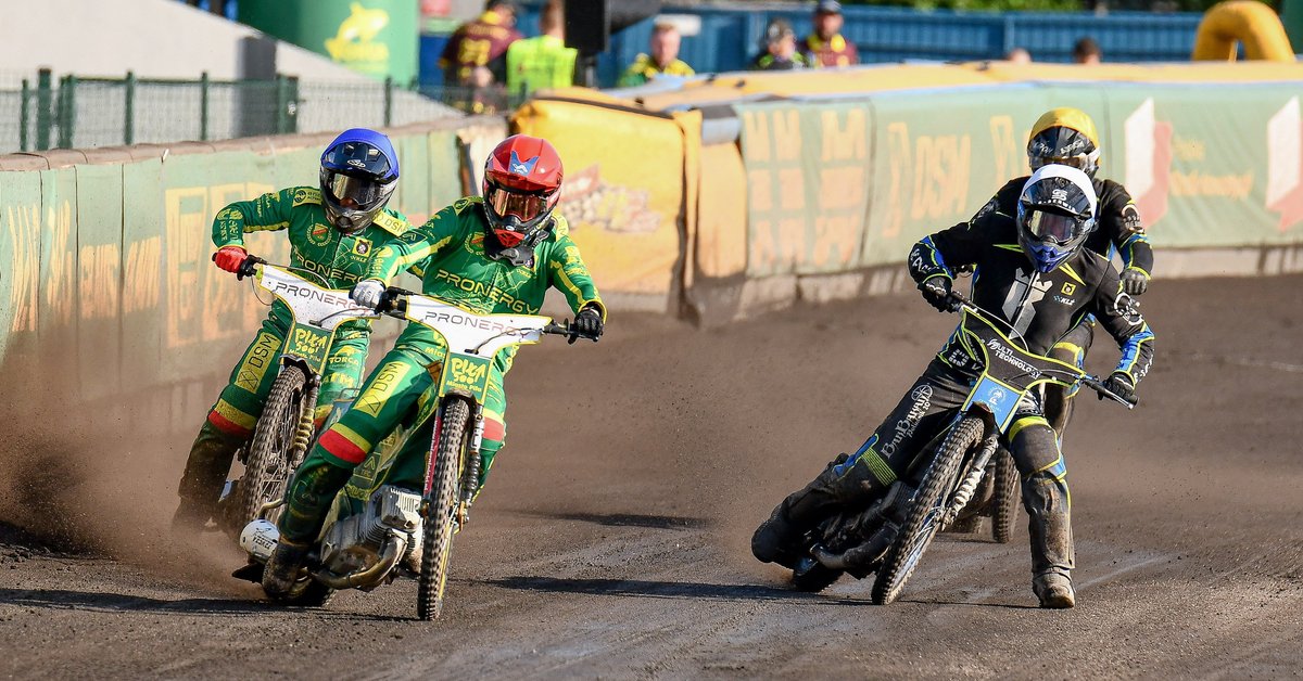 Piekielny mecz w Pile. Jeden wyścig był kuriozalny