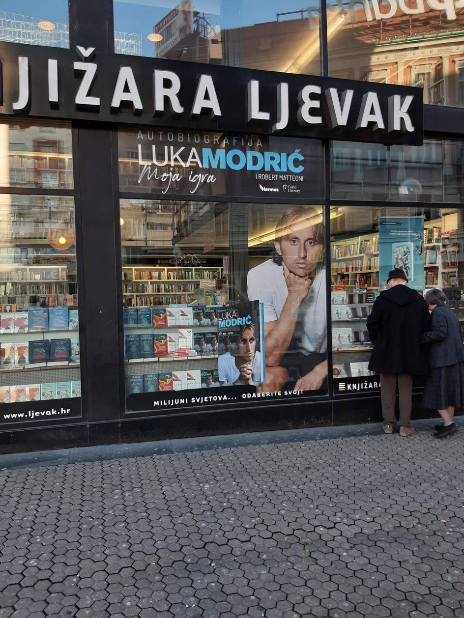 W Zagrzebiu trudno nie zauważyć, że Luka Modrić właśnie wydał swoją autobiografię.