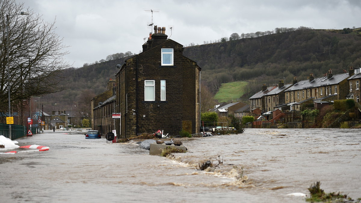 Orkan Ciara wyrządził duże szkody m.in. w Mytholmroyd, około 30 kilometrów od Manchesteru