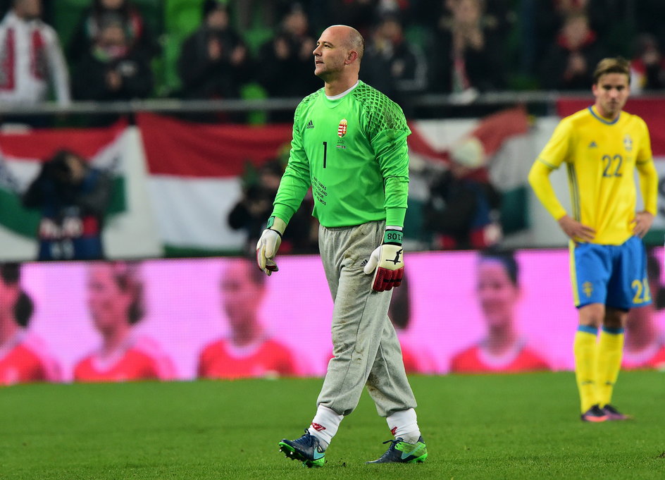 Gabor Kiraly w swoich szarych spodniach