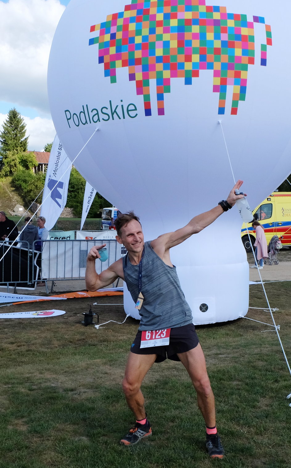 Daniel Sałaciński i jego drewniany medal do bogatej kolekcji