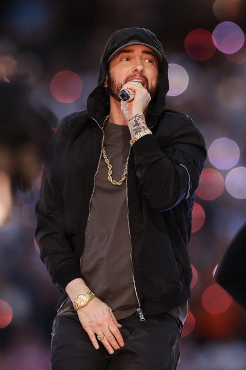 Eminem na scenie podczas przerwy w Super Bowl 2022