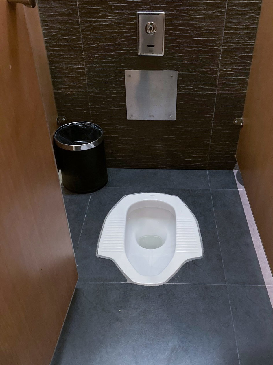 Jedna z toalet w biurze prasowym w Zhangjiakou