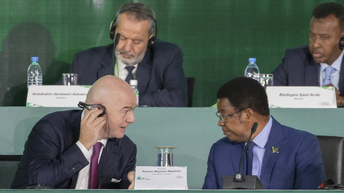 Gianni Infantino i Kassim Majaliwa (premier Tanzanii)