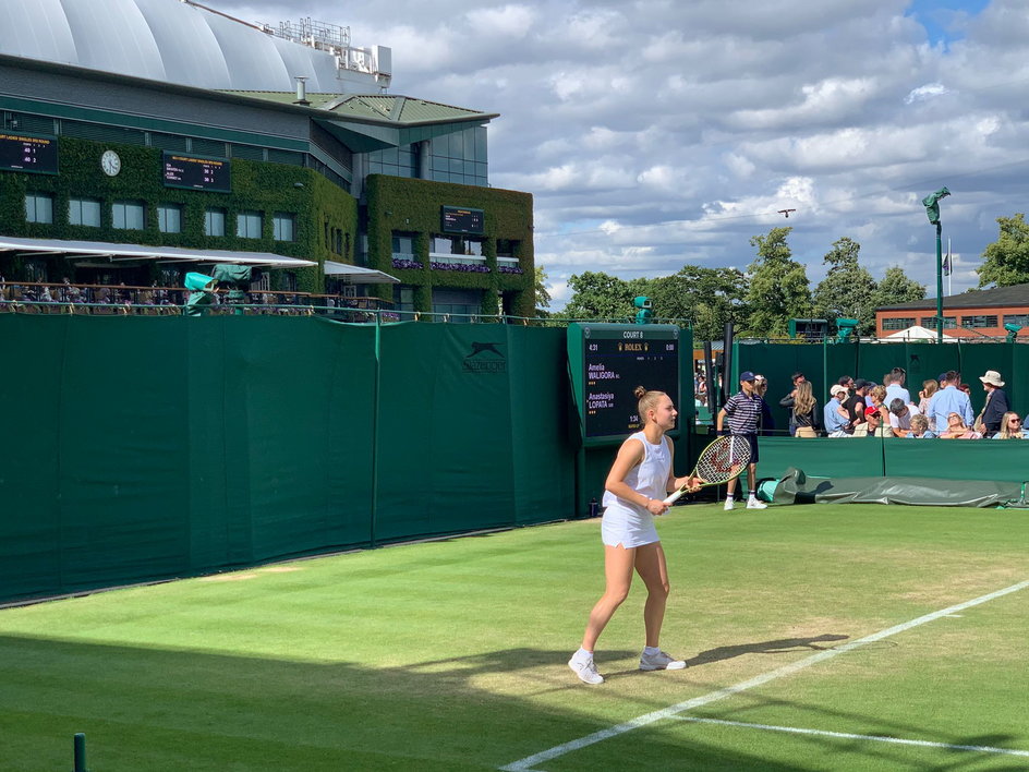 Amelia Waligóra podczas juniorskiego Wimbledonu (2022 r.)