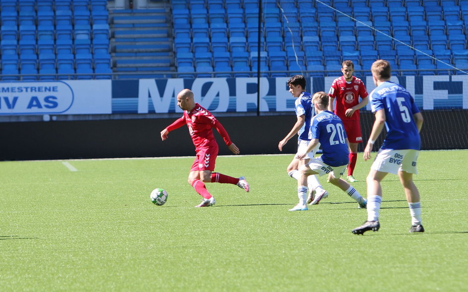 Filip Burkhardt w meczu FK Toten.