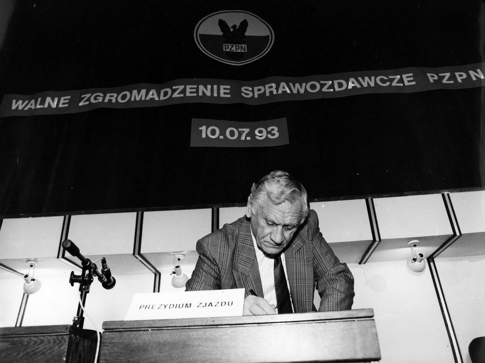 Kazimierz Górski podczas Walnego Zgromadzenia PZPN w lipcu 1993 r.