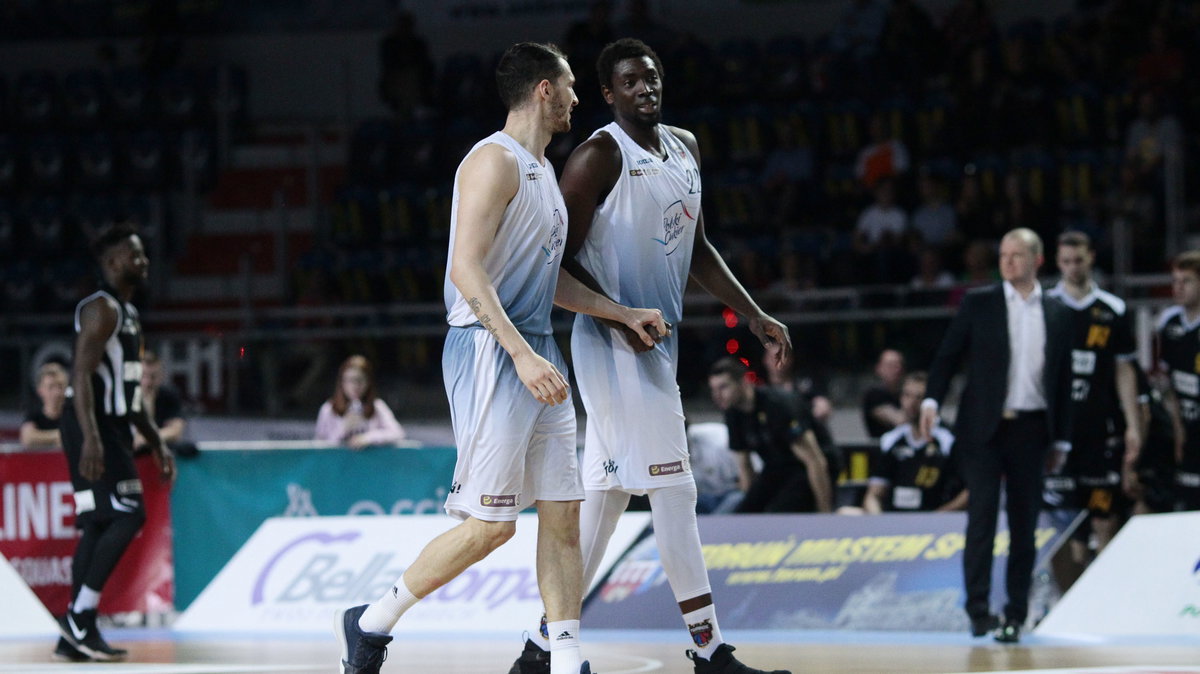 Aaron Cel / Cheikh Mbodj