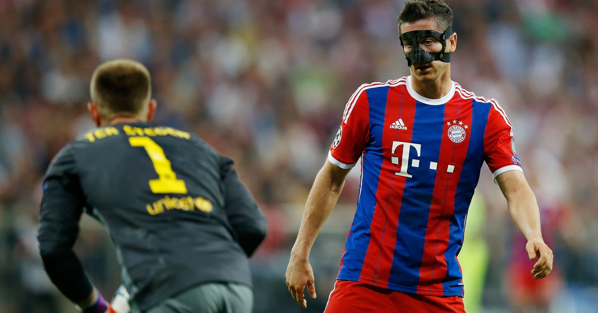 Robert Lewandowski w masce tylko drasnął Barcelonę | Liga Mistrzów ...