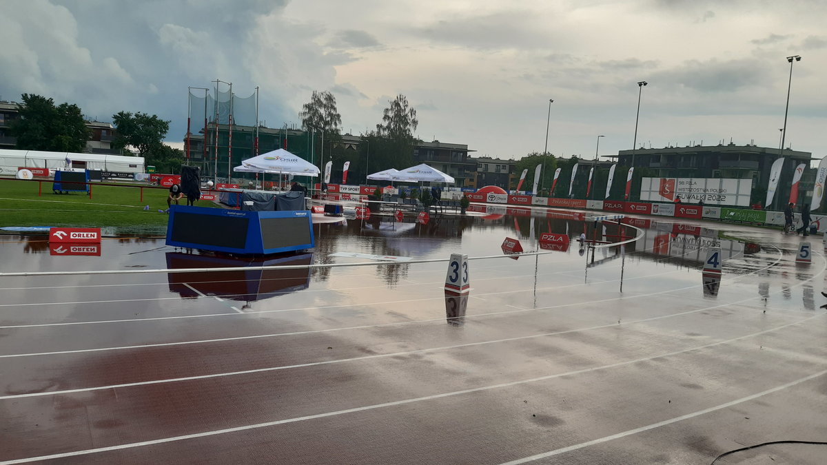 Stadion lekkoatletyczny w Suwałkach całkowicie zalany