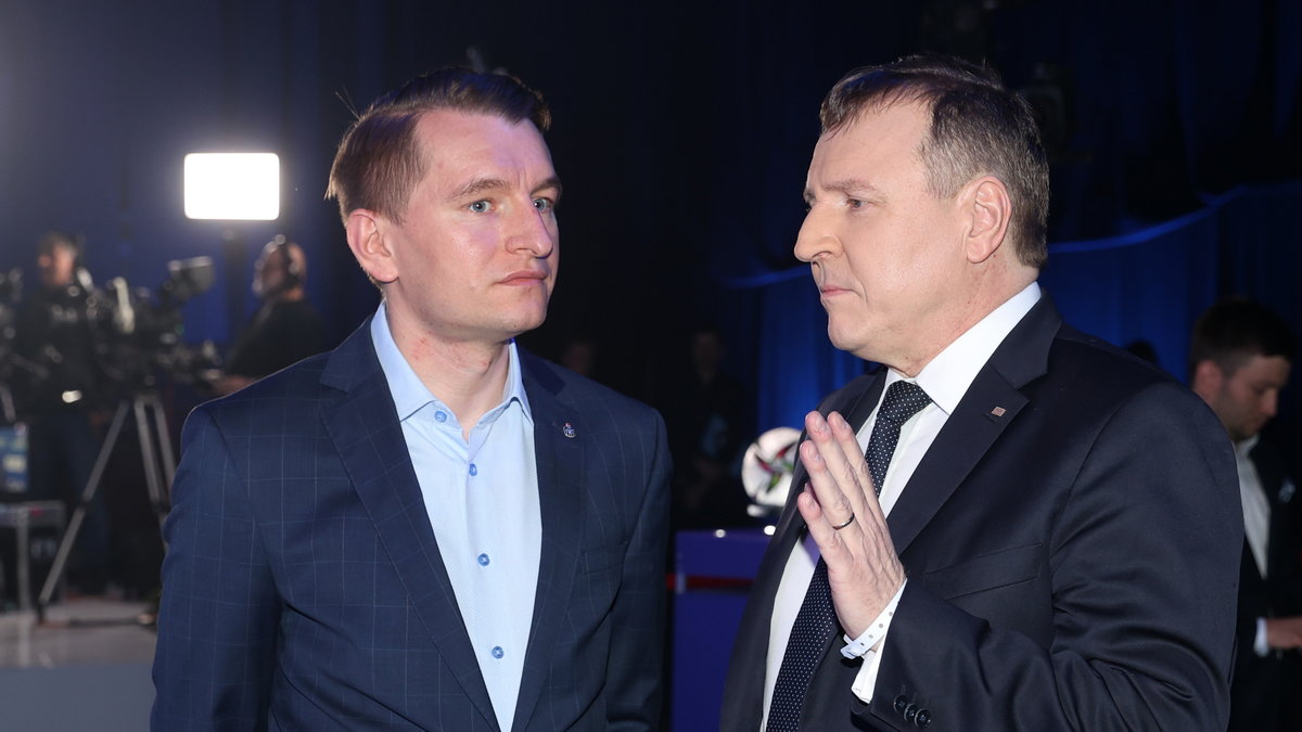 Mariusz Chłopik i Jacek Kurski na uroczystej gali PKO Ekstraklasy z okazji oficjalnego zakończenia sezonu 2020/2021 (17.05.2021)