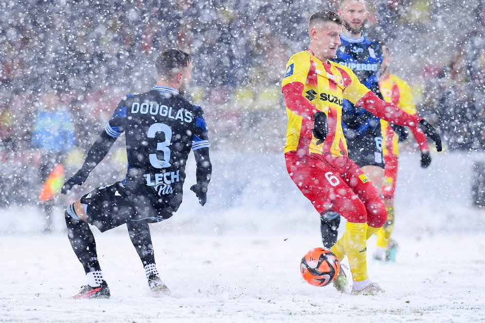 Barry Douglas i Jacek Podgórski podczas meczu Korona Kielce - Lech Poznań