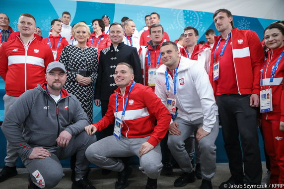 Prezydent Andrzej Duda wraz z małżonką spotkał się z polską ekipą w Pjongczangu