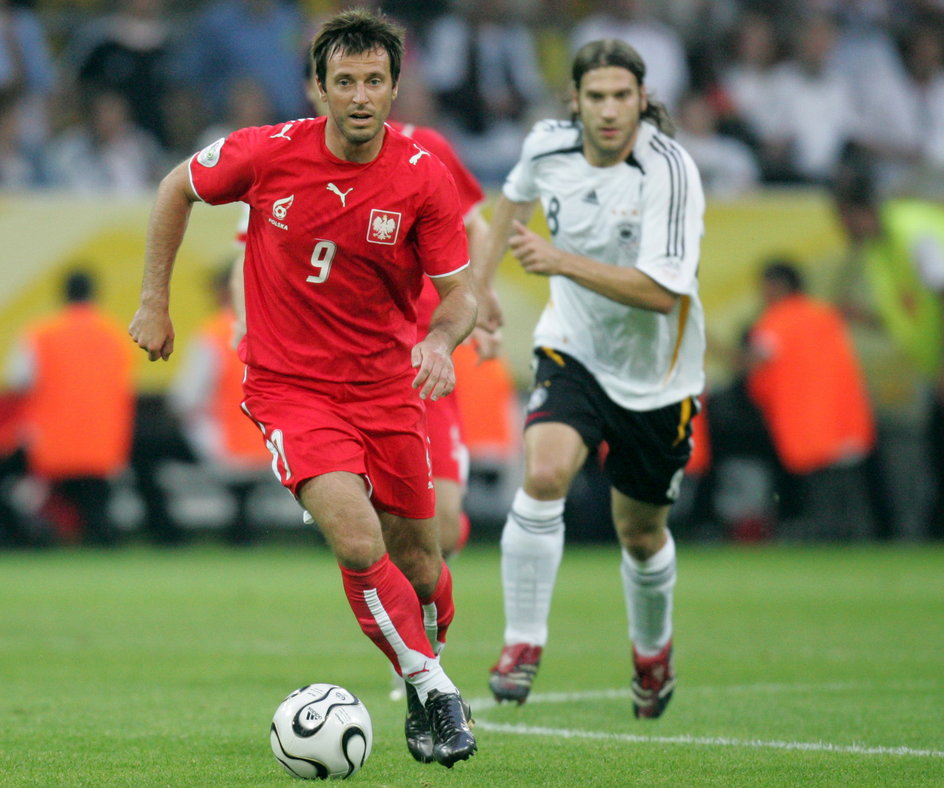 Maciej Żurawski zdobył 17 bramek dla pierwszej reprezentacji. Debiutował w niej w 1998 r., żegnał się dekadę później po Euro 2008. Tu w meczu z Niemcami (0:1) podczas mistrzostw świata w 2006 r.