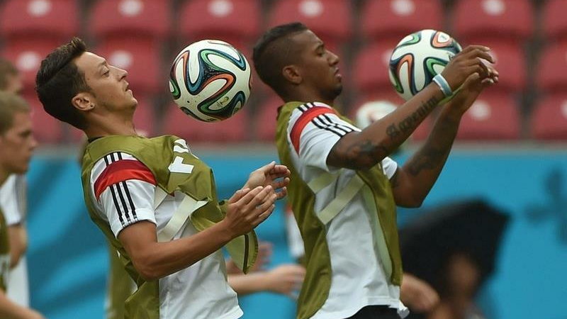 Mesut Ozil i Jerome Boateng