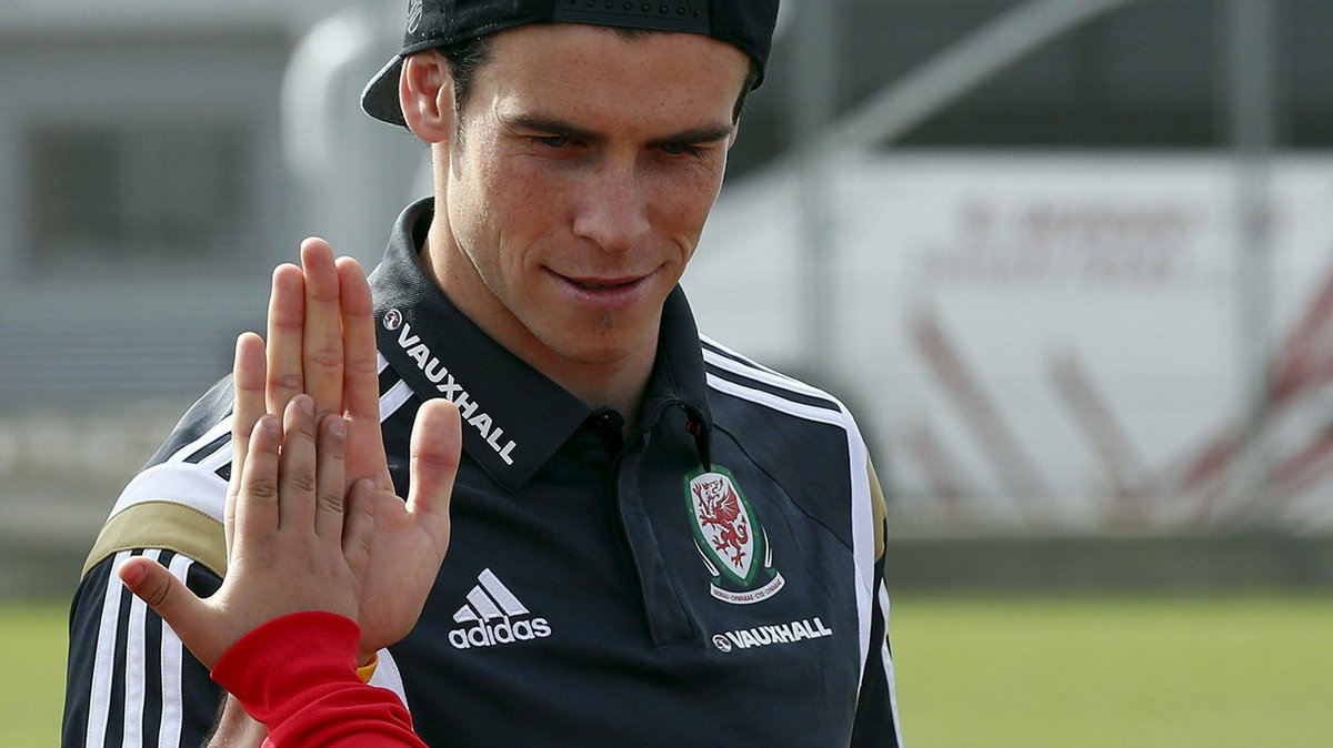 Wales&#195;• Bale high fives a boy in Haifa