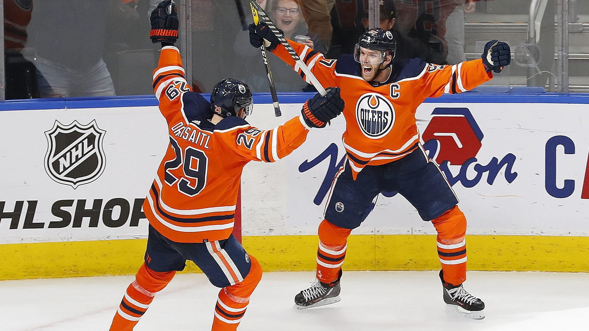 Connor McDavid (97) i Leon Draisaitl (29) z Edmonton Oilers