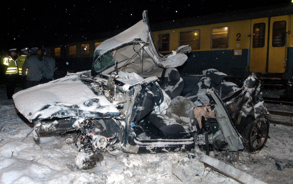 Wrak samochodu Janusza Kuliga po tragicznym wypadku (13.02.2004)