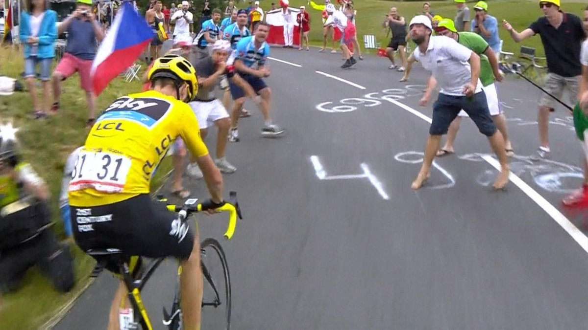 Chris Froome opluty na trasie 19. etapu Tour de France