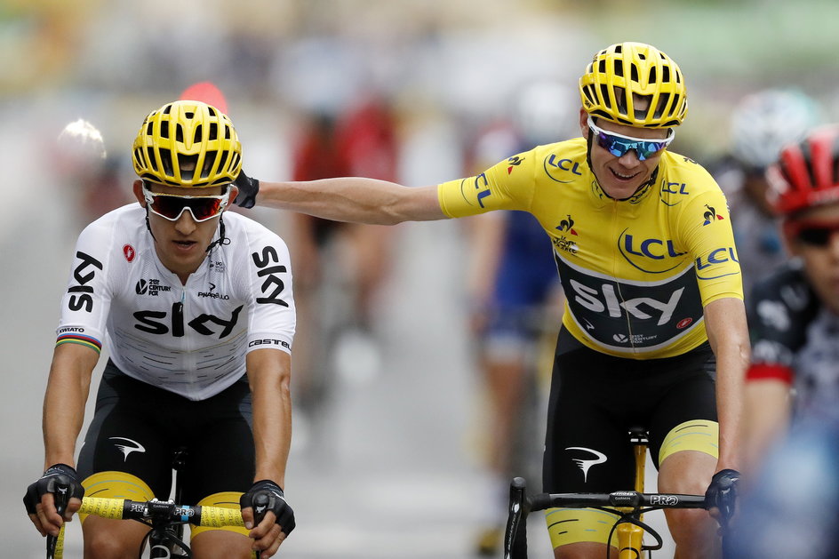 Chris Froome (w żółtej koszulce) i Michał Kwiatkowski na mecie Tour de France 2017