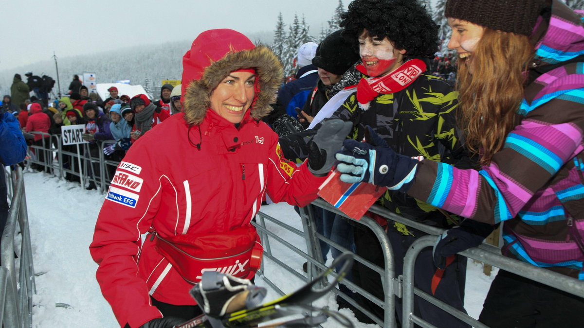 Justyna Kowalczyk w Jakuszycach z kibicami