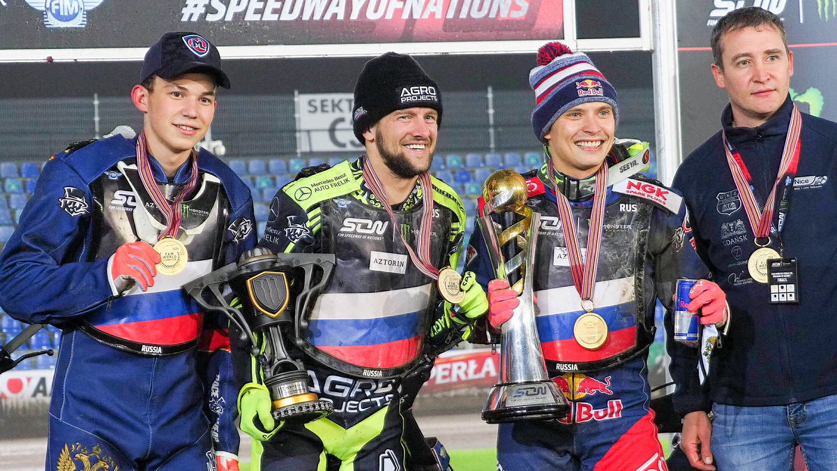 Jewgienij Sajdullin, Artiom Łaguta i Emil Sajfutdinow po zwycięstwie w Speedway of Nations (2020)