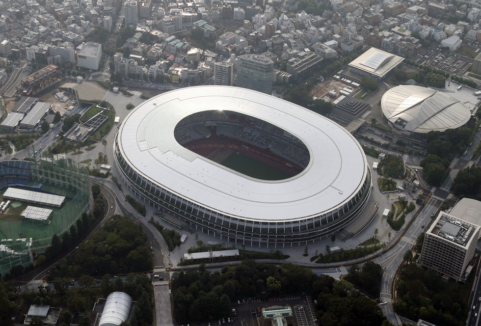 Zewnętrzny widok na nowy Japoński Stadion Narodowy