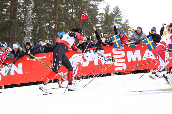 Justyna Kowalczyk podcina Charlotte Kallę