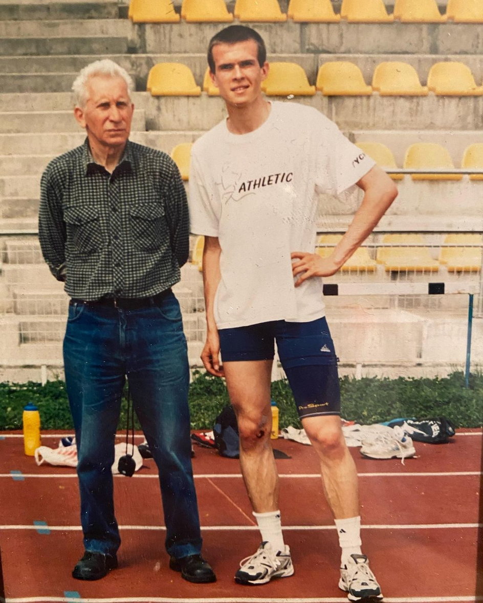 Trener Jan Dera był szkoleniowcem Witolda Bańki, a także jego rodziców, którzy również trenowali biegi.