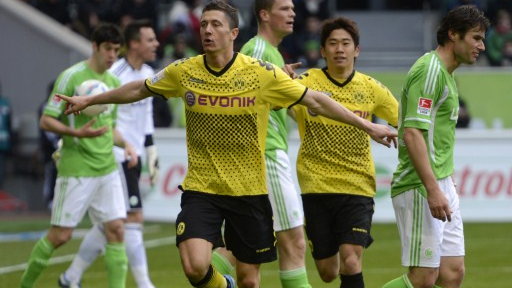 Robert Lewandowski (w środku)