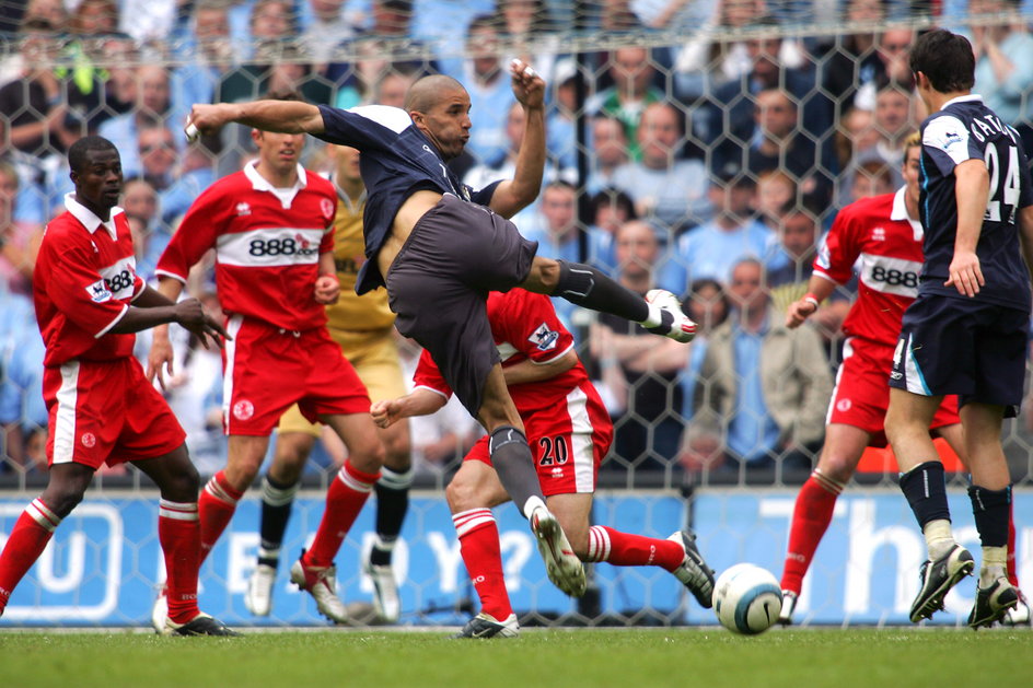 Bramkarz David James w roli napastnika w meczu Premier League
