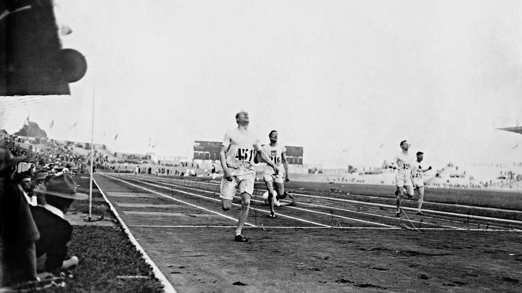 Eric Liddell w zwycięskim biegu na 400 metrów