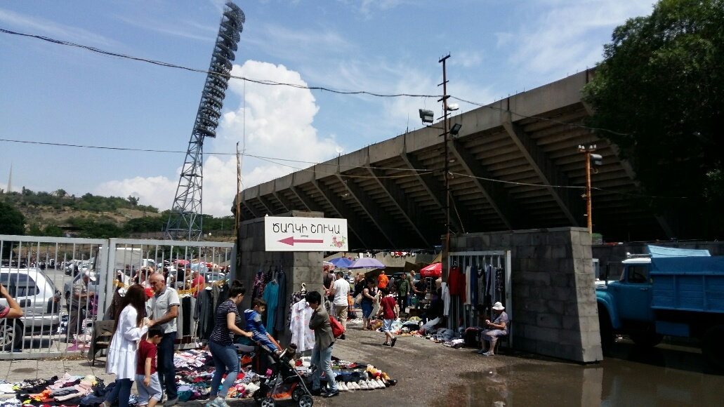 Stadion Hrazdan i targowisko w Erewaniu