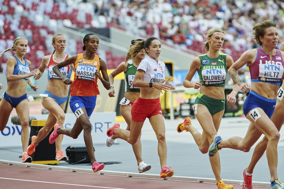 Sofia Ennaoui w eliminacjach biegu na 1500 m podczas MŚ w Budapeszcie