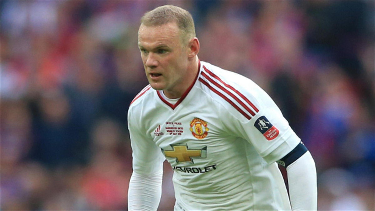 Rooney chce zakończyć karierę w United w roli pomocnika