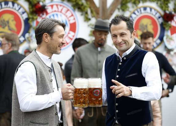 epa07900886 - GERMANY SOCCER BAYERN MUNICH OKTOBERFEST (FC Bayern Munich attends Oktoberfest)