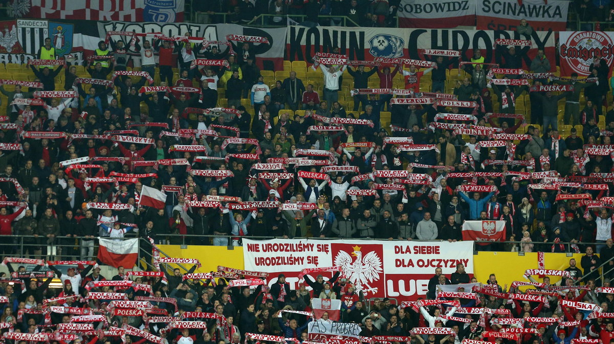 Polscy kibice na stadionie w Wiedniu