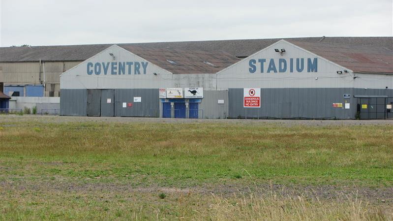 Tak Coventry Stadium prezentował się latem, przed seryjnymi atakami wandali.