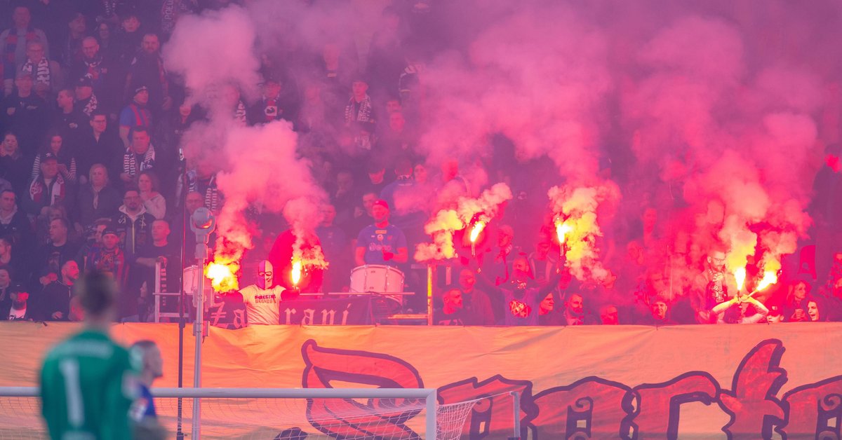 Sześć osób zatrzymanych po skandalu w Opolu. Rzucali koszem na śmieci w ochronę