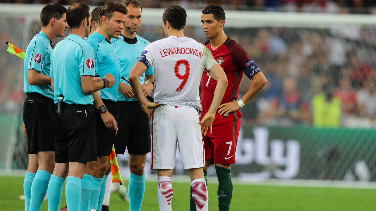 Robert Lewandowski i Cristiano Ronaldo walczą też poza boiskiem O Złotą Piłkę