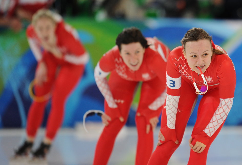 Polskie panczenistki na mecie. Od prawej Katarzyna Woźniak, Katarzyna Bachleda-Curuś i Luiza Złotkowska. W biegu o trzecie miejsce pokonały Amerykanki.