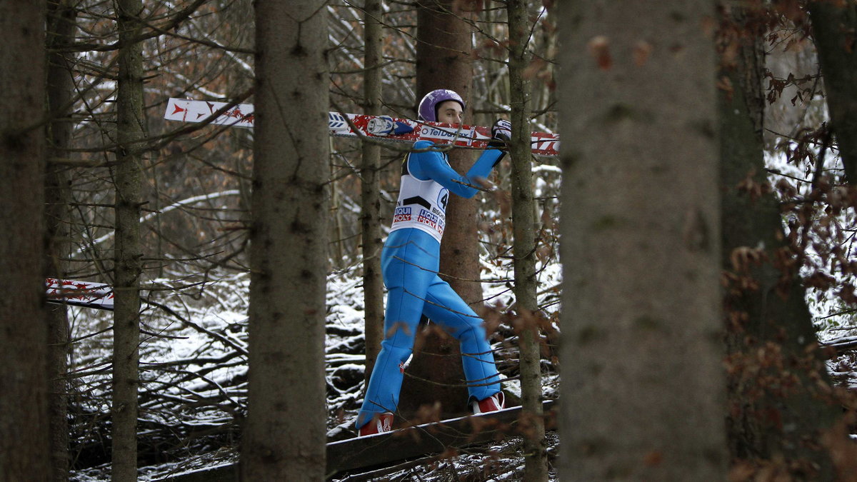 2010-01-06T183830Z_01_KAI20_RTRIDSP_3_SKI-JUMPING-HILLS.jpg