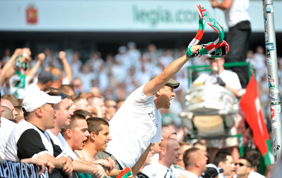 PIŁKARSKA EKSTAKLASA LEGIA KONTRA RUCH (Kibice Legii)