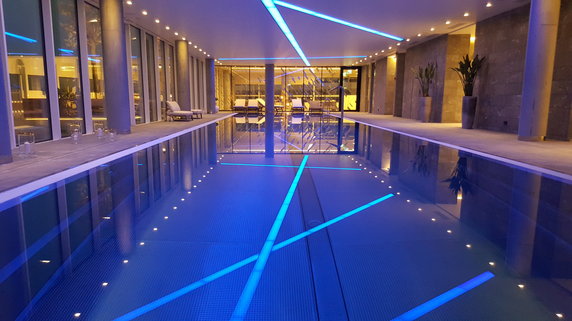 ZŁOTA 44 AMENITIES FLOOR SWIMMING POOL fot Maciej Bernaś  (3)