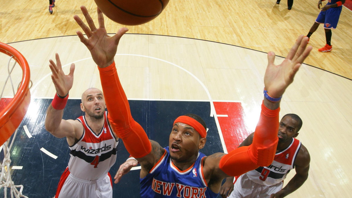 Marcin Gortat w walce z Carmelo Anthonym