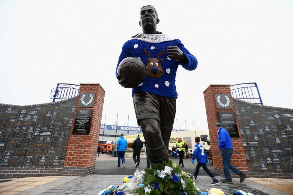 Dixie Dean zapracował na pomnik przed stadionem Evertonu, Goodison Park