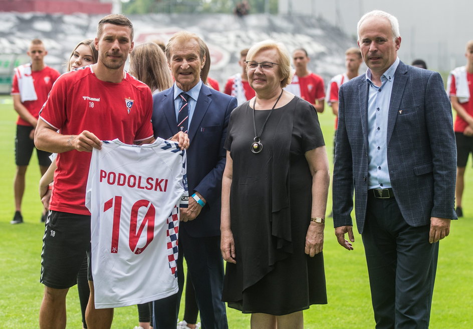 Lukas Podolski, Stanisław Oślizło, Małgorzata Mańka-Szulik i Dariusz Czernik w 2021 r.