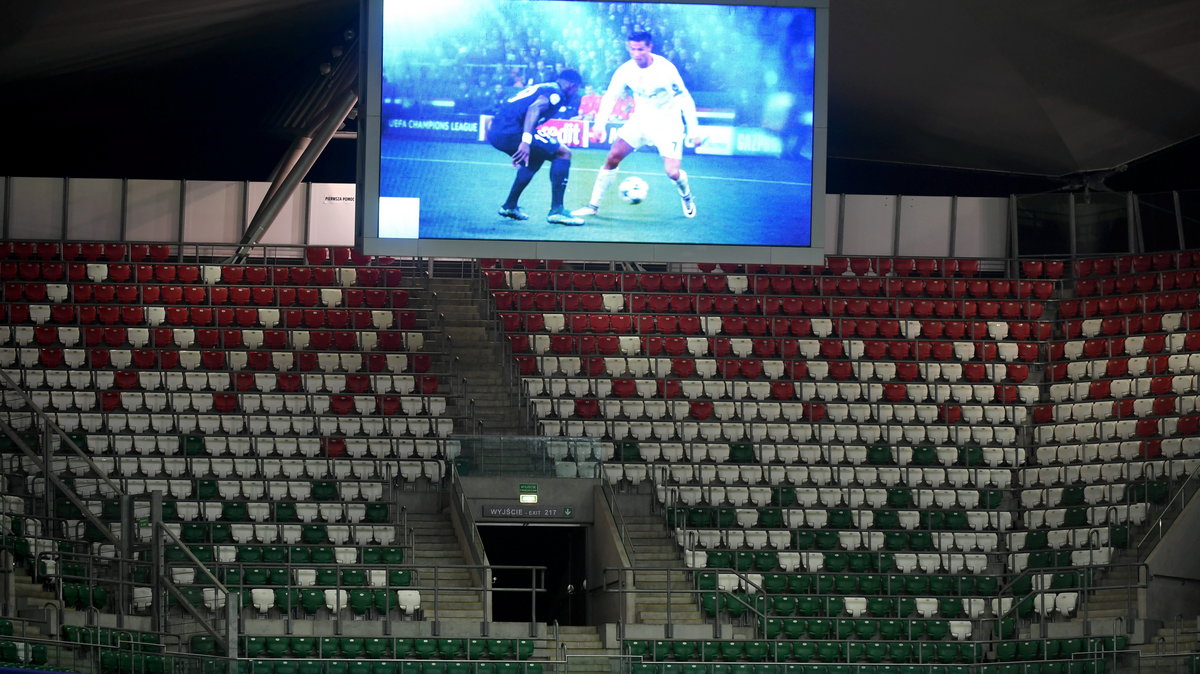 PIŁKA NOŻNA LM LEGIA WARSZAWA REAL MADRYT  (Puste trybuny stadionu Legii )