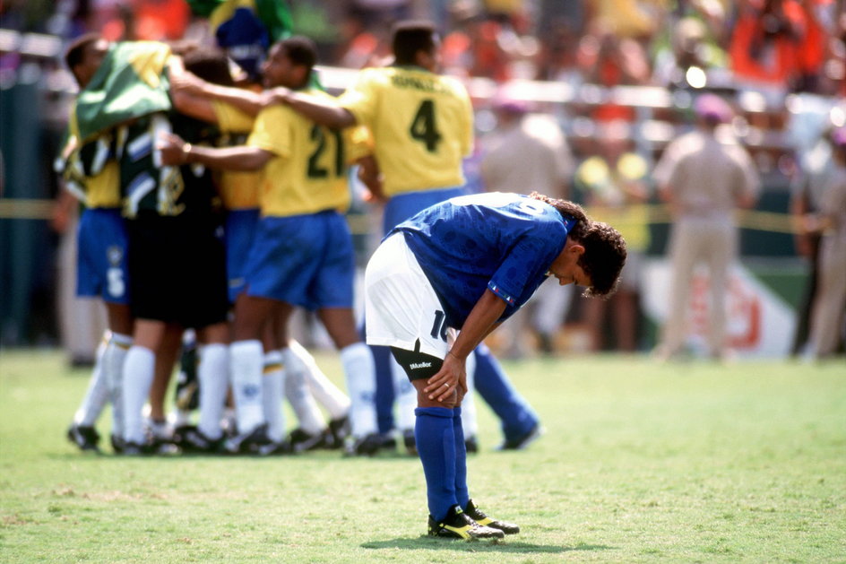 Roberto Baggio doprowadził Włochów do finału MŚ, ale w decydującym momencie nie trafił do bramki z 11 metrów.